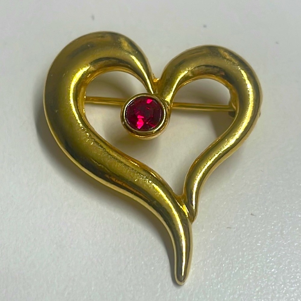 ✨BLING-BLING✨ GOLD HEARTWITH RED GRANATE GEM PIN